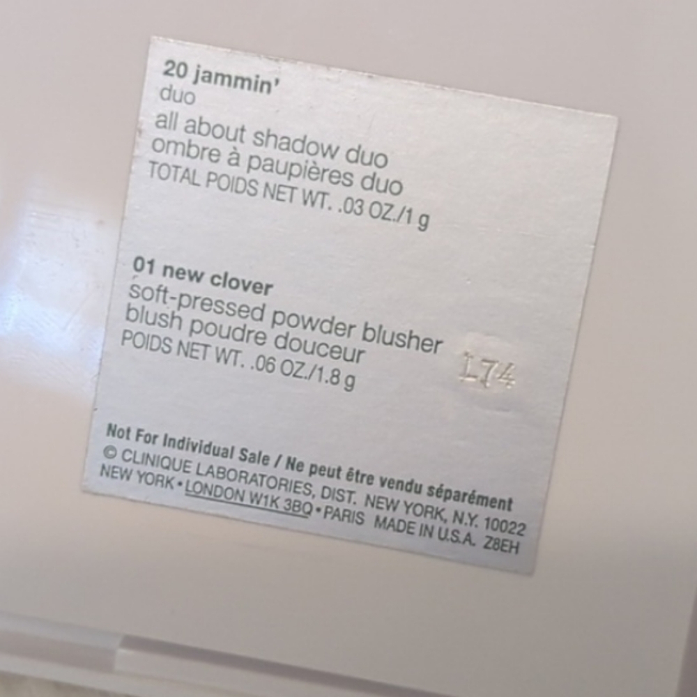Brand New Clinique eyeshadow & blush combo - Picture 3 of 3